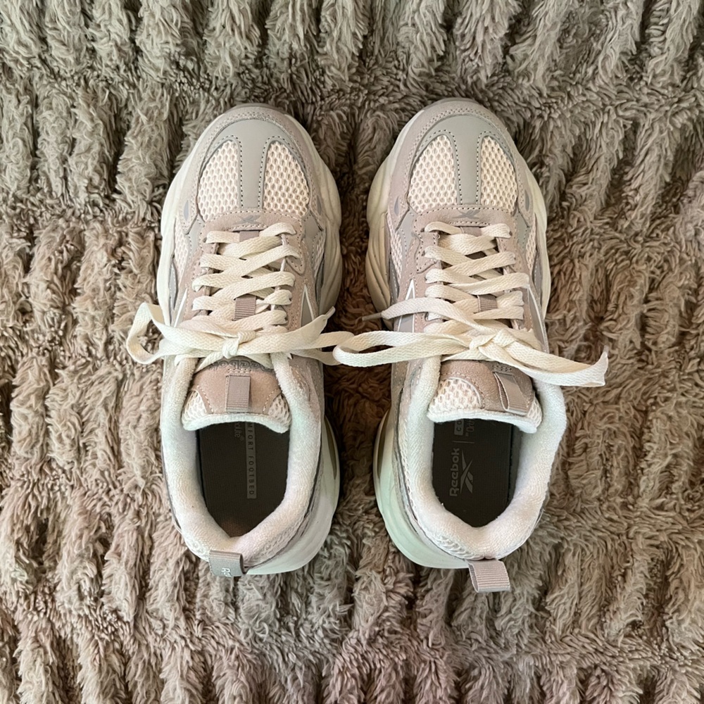 Reebok women’s cream, beige, grey size 8 athletic sneaker shoes